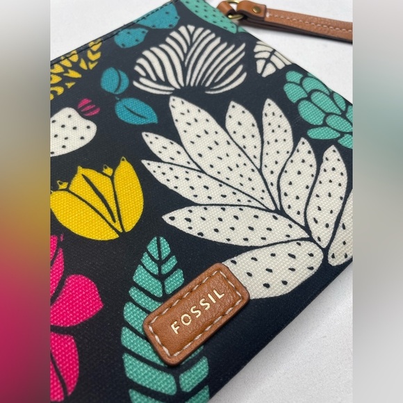 FOSSIL Eliza Dark Floral Wristlet Abstract Botanical Corner Zip Clutch - Picture 1 of 7